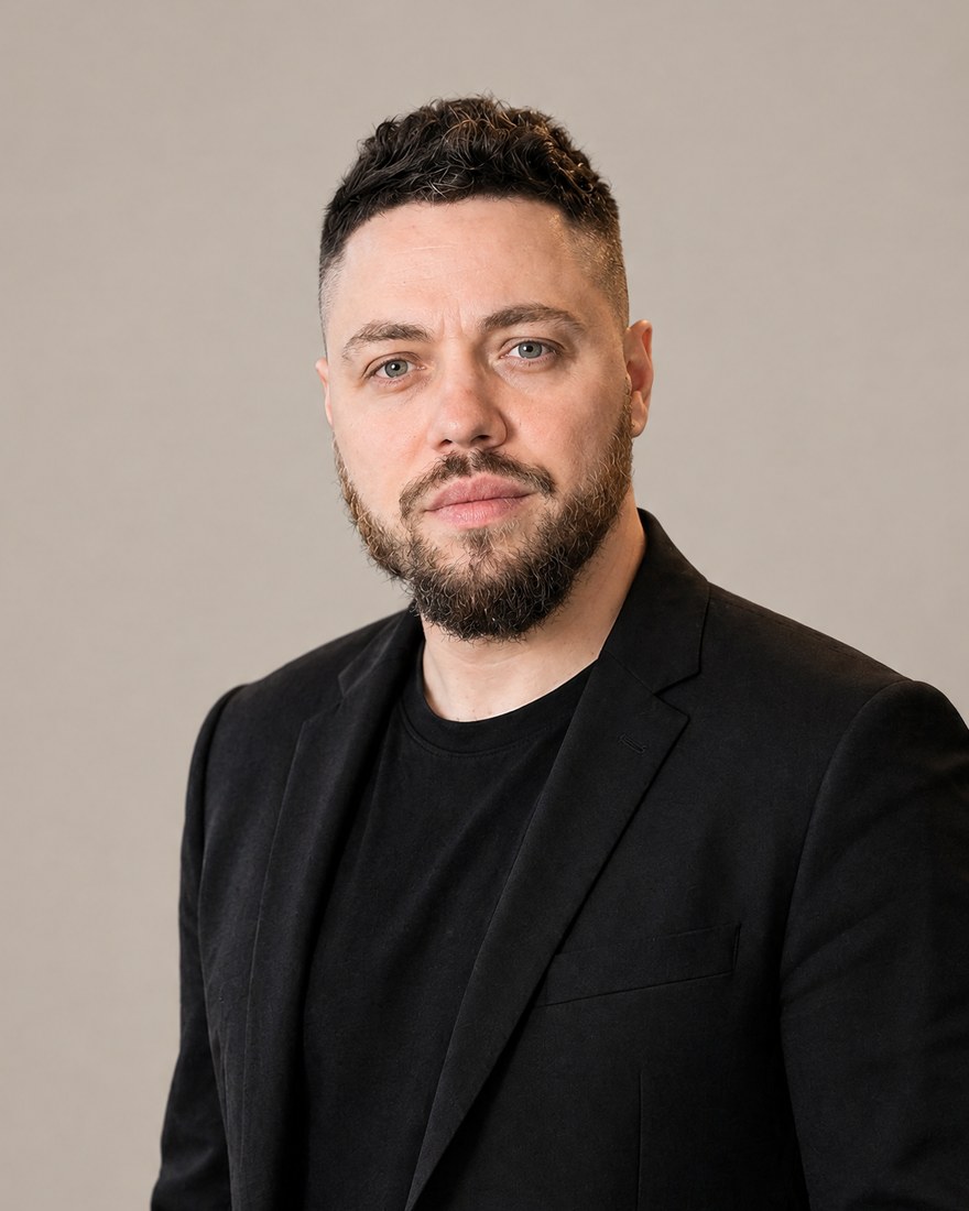 Mark Prais — Generální ředitel, Logics7